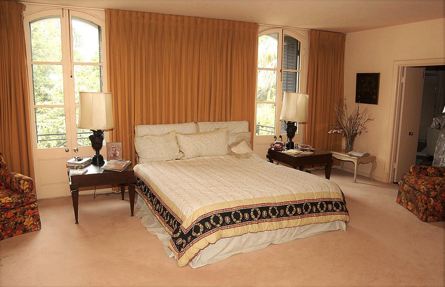 2000s: upmarket neutrals